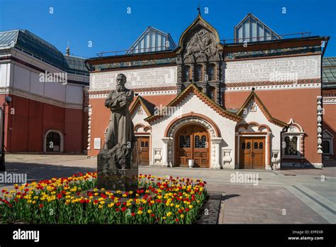 Le Musée des Beaux-Arts de Moscou: Une Odyssée à Travers les Siècles et un Sanctuaire de Maîtrise Artistique !